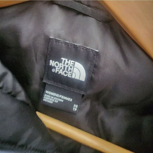 The North Face Women's Black Puffer Jacket - Picture 9 of 12